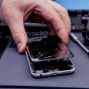 iPhone Ekran Değişimi İzmir